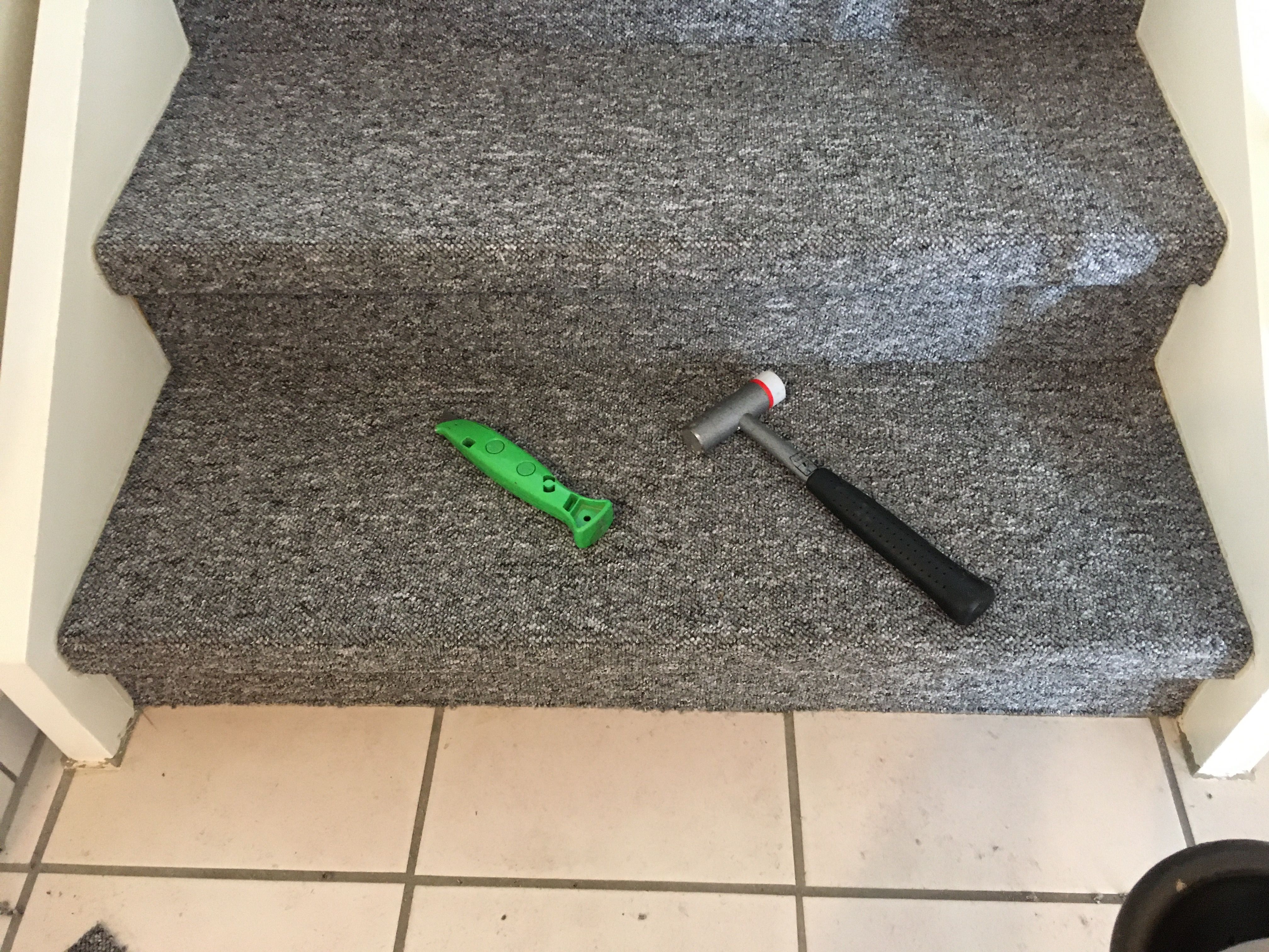 Teppichboden Treppenstufen verkleben Kontaktklebstoff